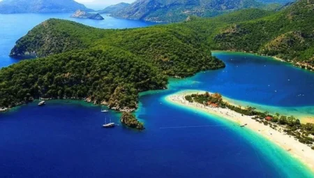 Turizmin gözdesi Ölüdeniz’de sokaklar boş kaldı, esnaf sezonun ortasında müşteri bekliyor